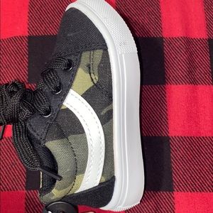 New kids Camo skate sneakers